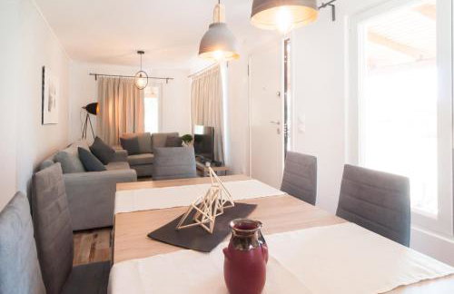 Bill & Eva's precious jewel - Photo 10