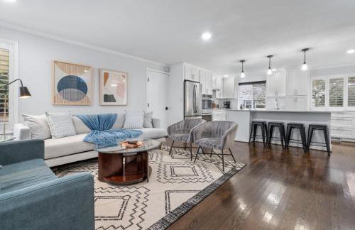 Charming Home in Bellevue Near Downtown n Microsoft - Photo 11