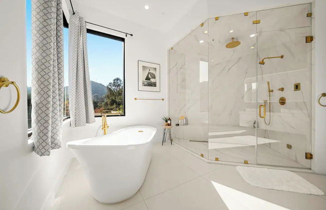 Willow Glen - Hollywood Hills Multi-level Villa With Theater & Pool - Photo 32