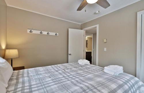 Premium 5 bedroom, pet friendly private home with hot tub 3 miles from the Skyship Bear - Foto 10