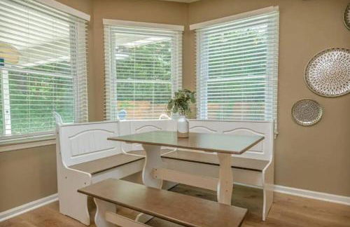 Ultimate Getaway with Pool and Games - Foto 41