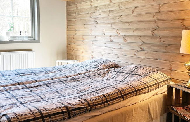 Charming Lakeside Cottage Getaway - Photo 3