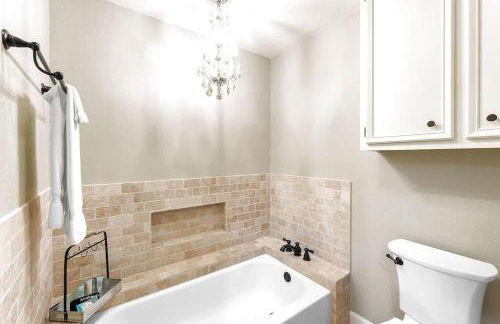 Luxury on Lake LBJ With Hot Tub Firepit & Boat Slip - Foto 66