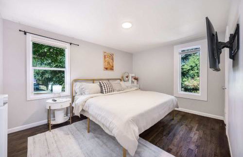 Vintage Charm 3BR Home w Yard Pets Welcome - Foto 18