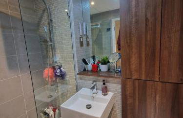 Bright and Modern Forest Hill Flat - Flexible Stay - Photo 8