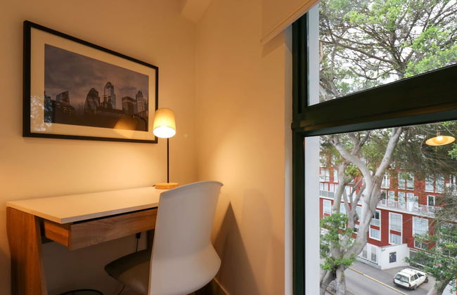 w Impressive 1BR Near Central Restaurante - Foto 15