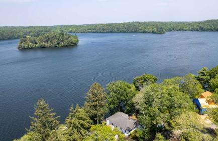 Family Lakefront Adventure House 3BR wFirepit & Scenic - Foto 19