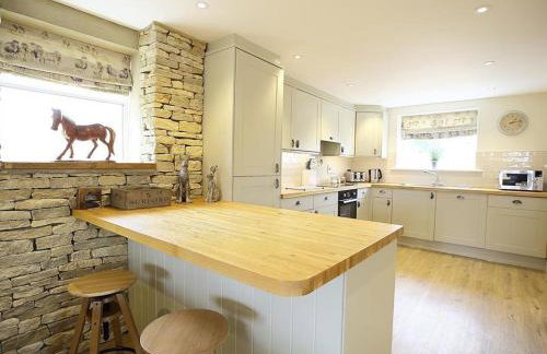 Old Groom's Cottage - Photo 11