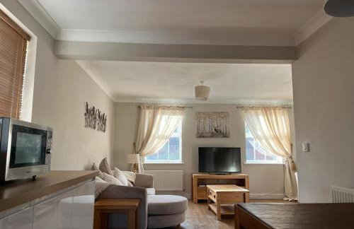 Holthart Town-House, Great for Groups, Families, Pets & Contractors - Photo 2