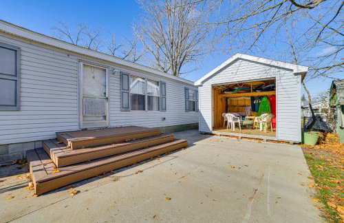 Walk to Houghton Lake! Family Retreat with Patio - Foto 23