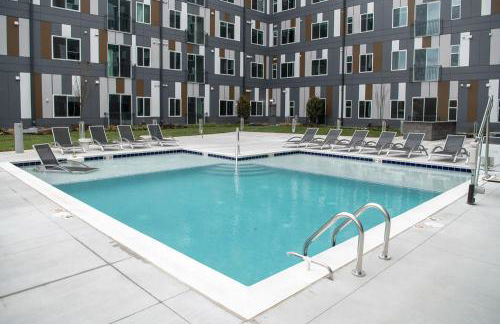 Modern Home 2BR 2BA Free Off-Street Parking & Wifi - Foto 17