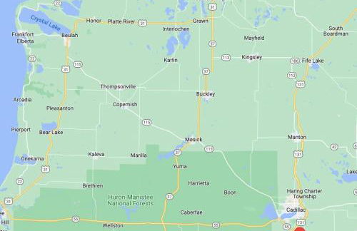 5BR Lakefront Getaway with hot tub - Foto 34