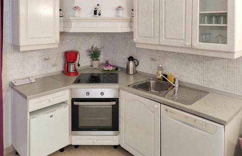 Awesome Apartment In Rtina With Kitchen - Foto 8