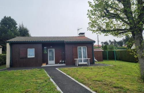 Chalet à Usson-en-Forez avec cheminée, animaux admis et terrasse - FR-1-496-163 - Foto 7