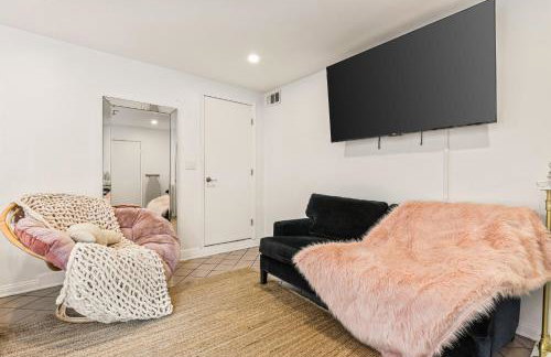 Los Angeles charming big house, king bed, parking, EV - Photo 50