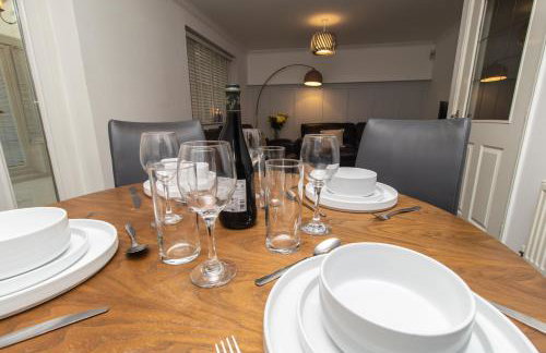 Free Driveway Parking, 3 Double Bedroom House, Quiet Private Estate, Fast WIFI, Ideal for Long Term Contractor, etc Stays, 3 miles 7 mins drive to Nissan, 15 mins to Sunderland Newcastle, Regular Housekeeping Options - See Our Site for Assurance - Foto 18