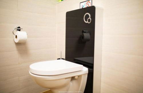 Große & voll ausgestattete Apartments, Studios, Doppelzimmer, Workspace, Parkplatz, Netflix, Prime & schnelles Wifi in ruhiger Lage mit Garten - Foto 57