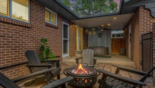 4BD Near DT | Hot Tub, Pingpong & Backyard Fun - Foto 2