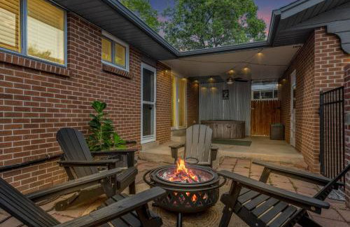 4BD Near DT | Hot Tub, Pingpong & Backyard Fun - Foto 2