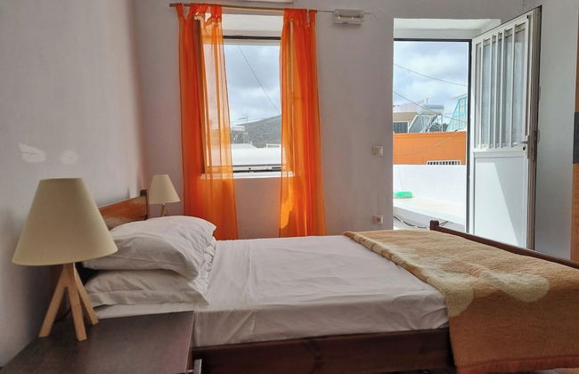 1-bed House Sleeps 4 - Free Parking, Patio, Wifi - Photo 2