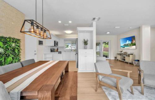 Tropical Park Oasis Peaceful Miami Family Home - Photo 1