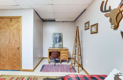 Spacious Log Home with 13 Acres, Ponds and Fire Pit! - Foto 29