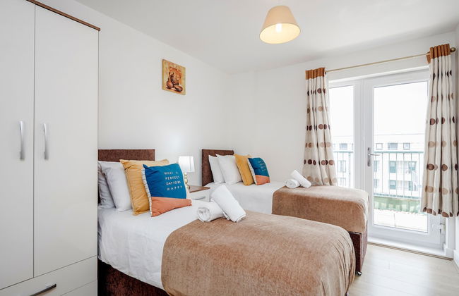 Impeccable 2-bed Apartment in Romford - Photo 1