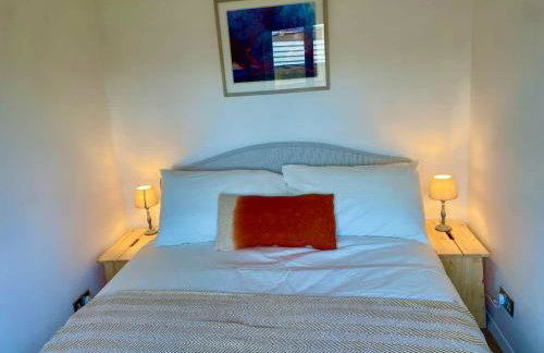 Modern 2-Bed Apartment with Off-Street Parking in Chiswick - Foto 8