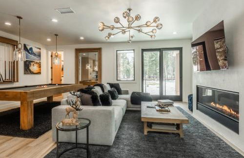 New Luxury 4BR /3BA Obsidian Reserve #110 – Hot Tub, 2-Car Garage, Pool Table, Mount Views! - Foto 1