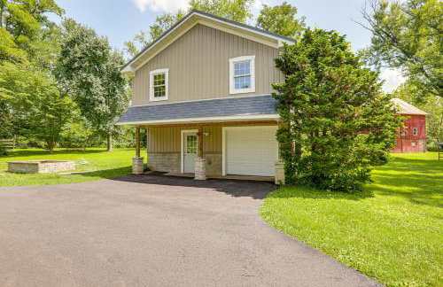 Walk to River Couples Retreat in Kintnersville! - Foto 24