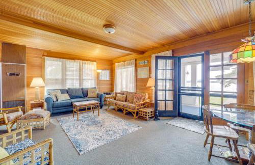 Waterfront Alanson Cottage with Dock and Lake Access! - Foto 5