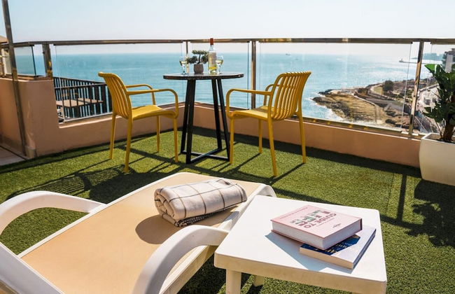 Gorgeous Seaviews From a Stunning Studio - Photo 14