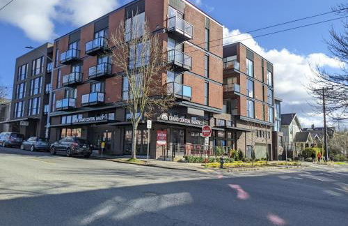 A premier smart condo with parking - Foto 23