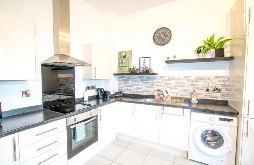 Ideal for groups - Lovely 2 Bedroom Apartment - Free Parking, Transit links, Close to Stadiums - Foto 6