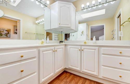 Stunning Maggie Valley Getaway with Decks, Fire Pit! - Foto 16