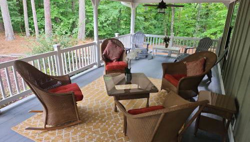 Large Hillside Retreat with Pool and Hot Tub - Foto 4