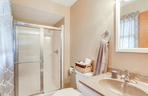 Quiet Greenwich Home with Pool and Screened Porch! - Foto 17