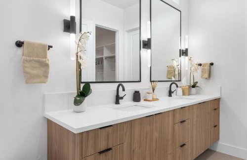 Luxury Getaway Near AT&T Stadium - 4BR Entire House-Hot Tub & Arcade - Foto 30