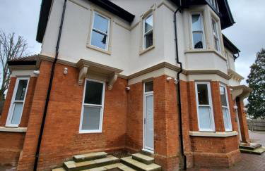 Sands House - luxury modern studios with secure parking in Epsom, Surrey - Photo 7