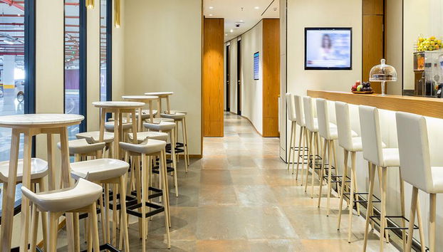 Plaza Premium Lounge (Arribos, Terminal 2) Rio de Janeiro RIOgaleão – Tom Jobim International Airpo - Foto 2