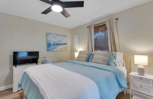 Coastal 3BD Bungalow One Block from Scenic Walkway - Foto 23