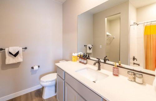 Near Airport, 3BR, Stock Tank Pool, Mini-Golf, Game Rm - Foto 20