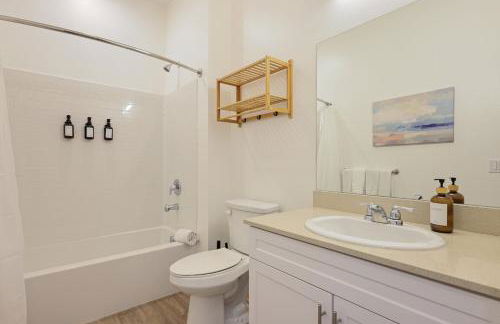 Luxury Living in N Park, 2BR, King Beds, Parking - Foto 23