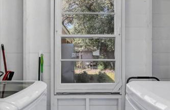 The Duke - Pet Friendly - Photo 15