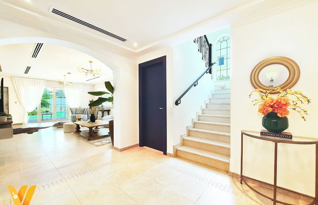 Venduras- Luxe 3BR Villa Jumeirah Park - Photo 5