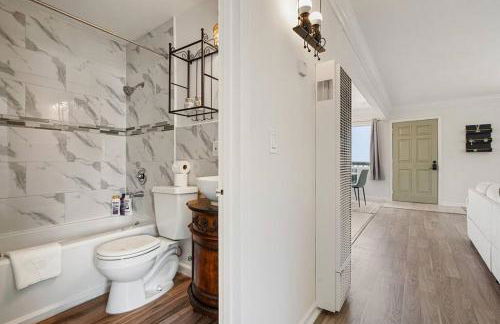 Charming 2BR Coastal Getaway in Pacifica - Photo 37