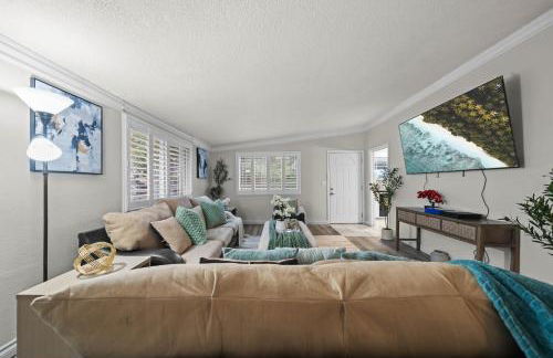 Entire Private Home with 4 Bedrooms 2 Bathrooms, 6 Beds, Hot Tub, King Bed, 6 Parking, Big Yard, Available Now - Foto 36