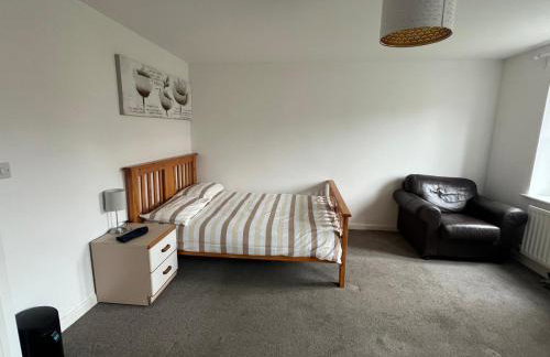 Tuffley 4 bedroom house - Foto 8