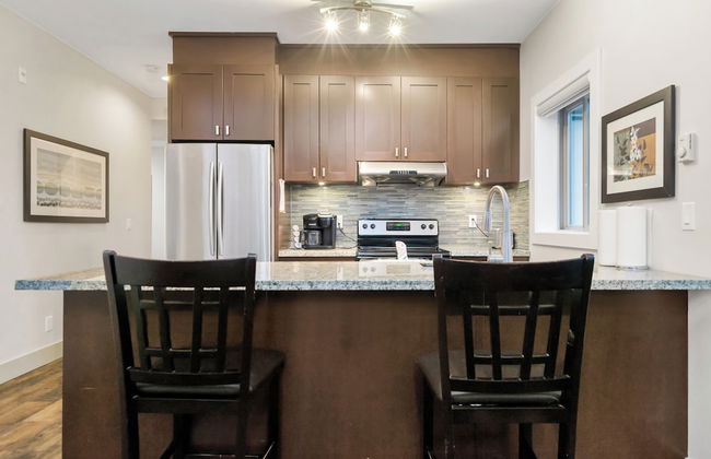 3BR Lakeside Penthouse Retreat - Photo 10