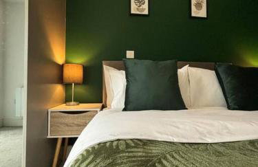 Luxury Canal-side Apartment, Hemel Hempstead, Free parking, Perfect for Contractors - Foto 23